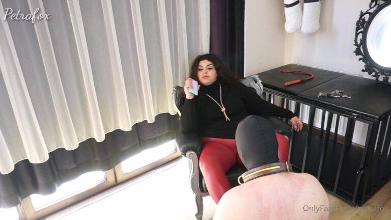 Karını bana sike sike getireceksin yoksa senin görüntülerini evine, iş yerine yollarım rezil olursun