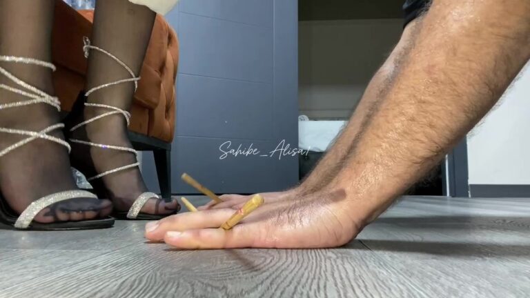 Sadist bir sahibe olduğum söylenir